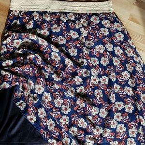 EUC LLR XL Lola Floral w/ Bees